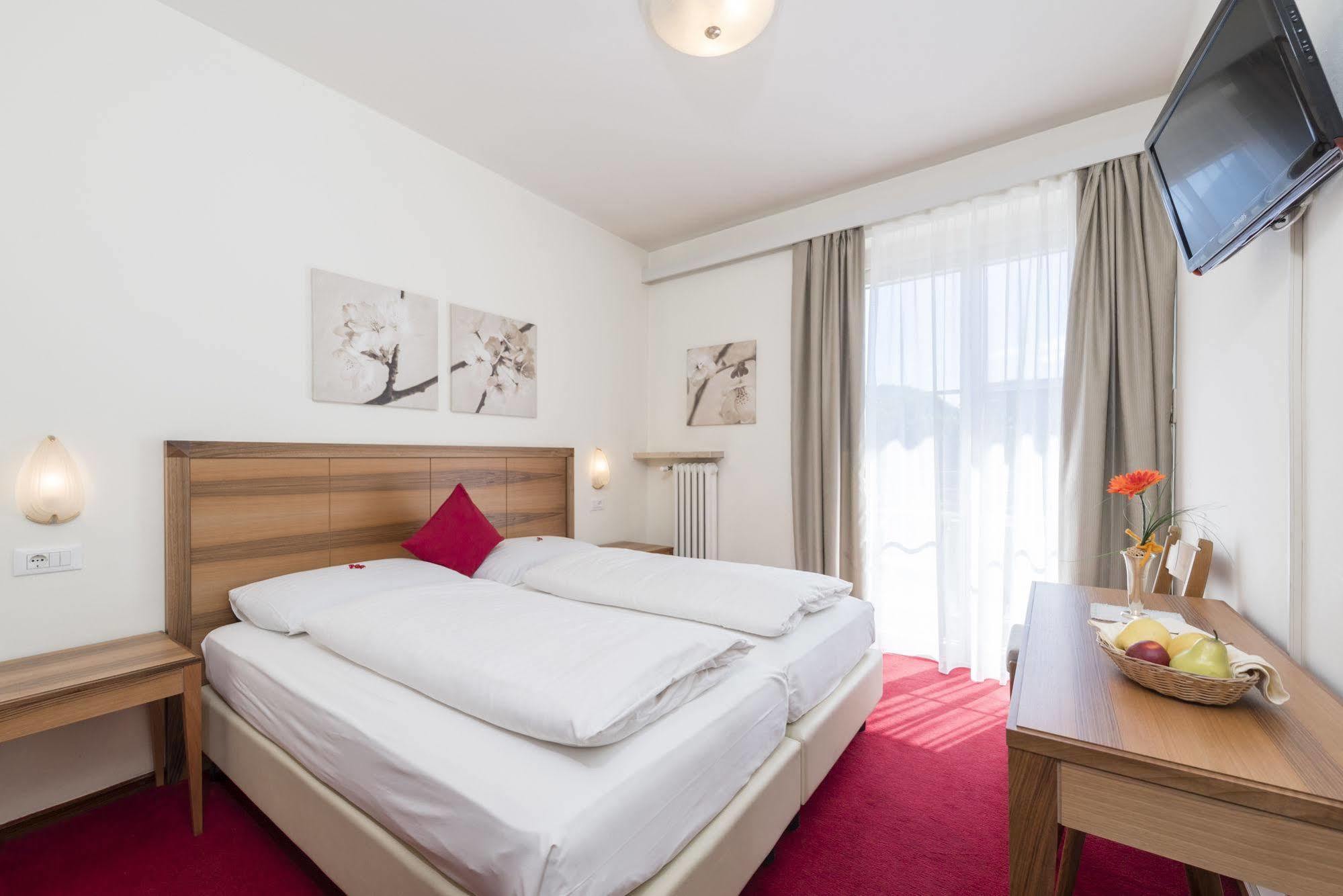 Hotel Elefant Ora / Auer Экстерьер фото