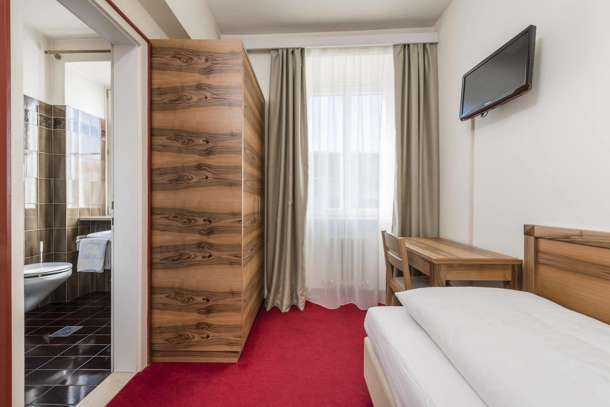 Hotel Elefant Ora / Auer Экстерьер фото