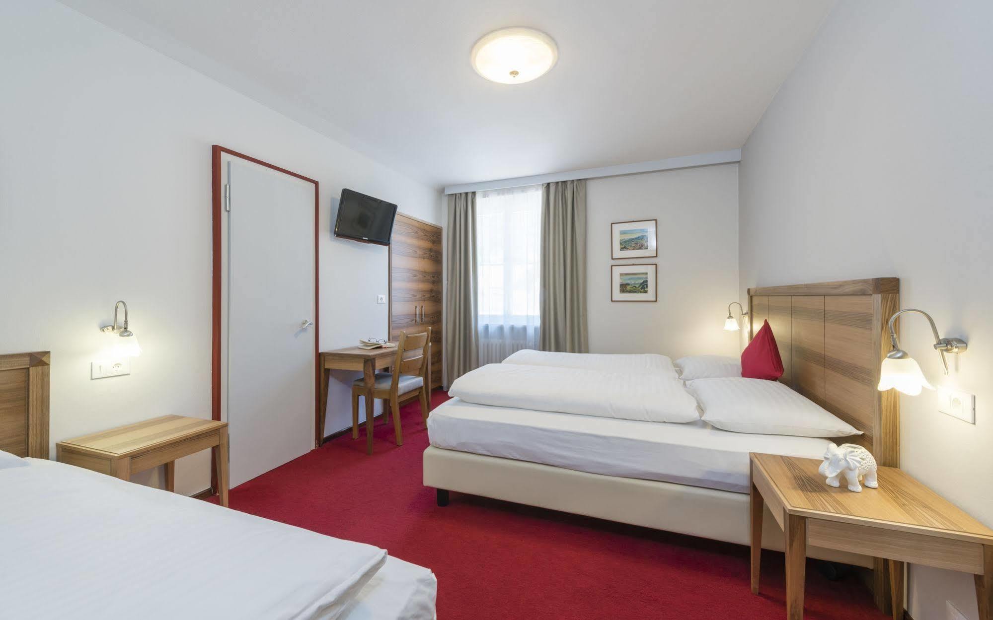Hotel Elefant Ora / Auer Экстерьер фото